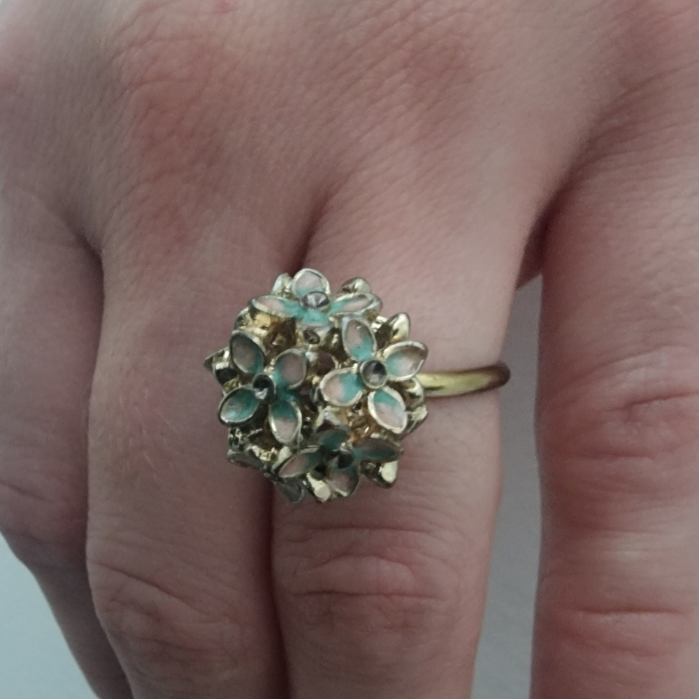 Ring - Picture 2 of 4